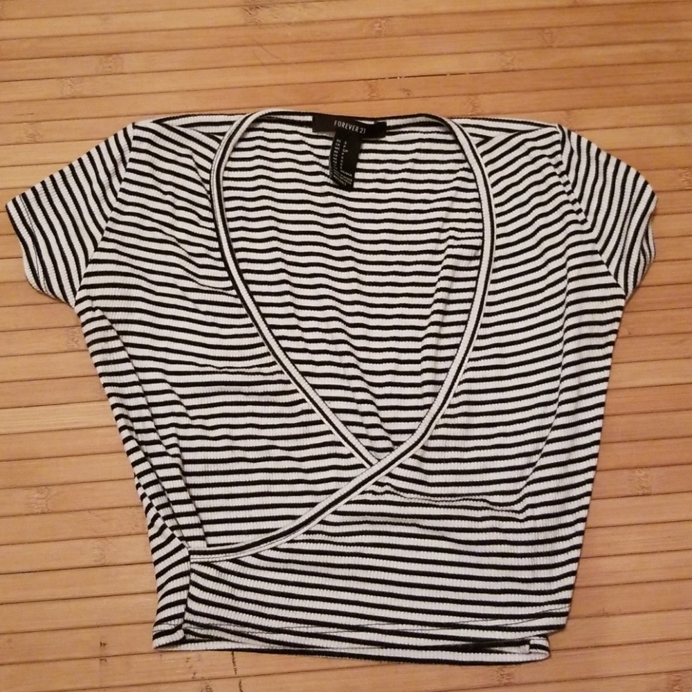 Black ans white striped v neck crop top